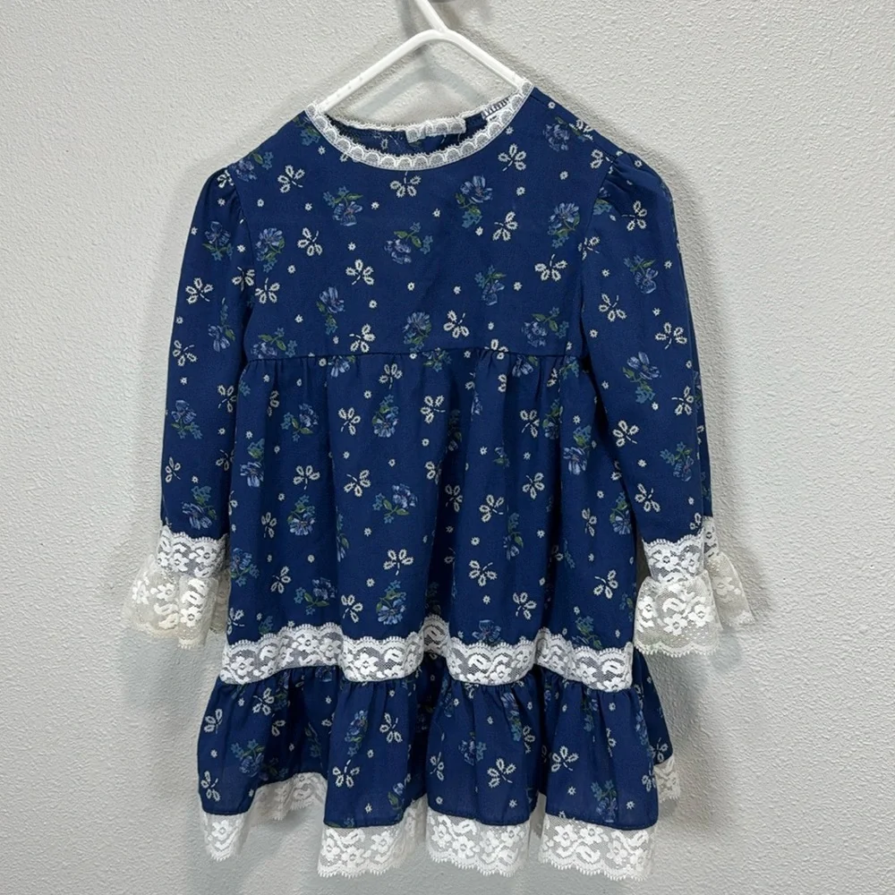 Montgomery Ward‎ vintage dress blue with lace cuffs and trim